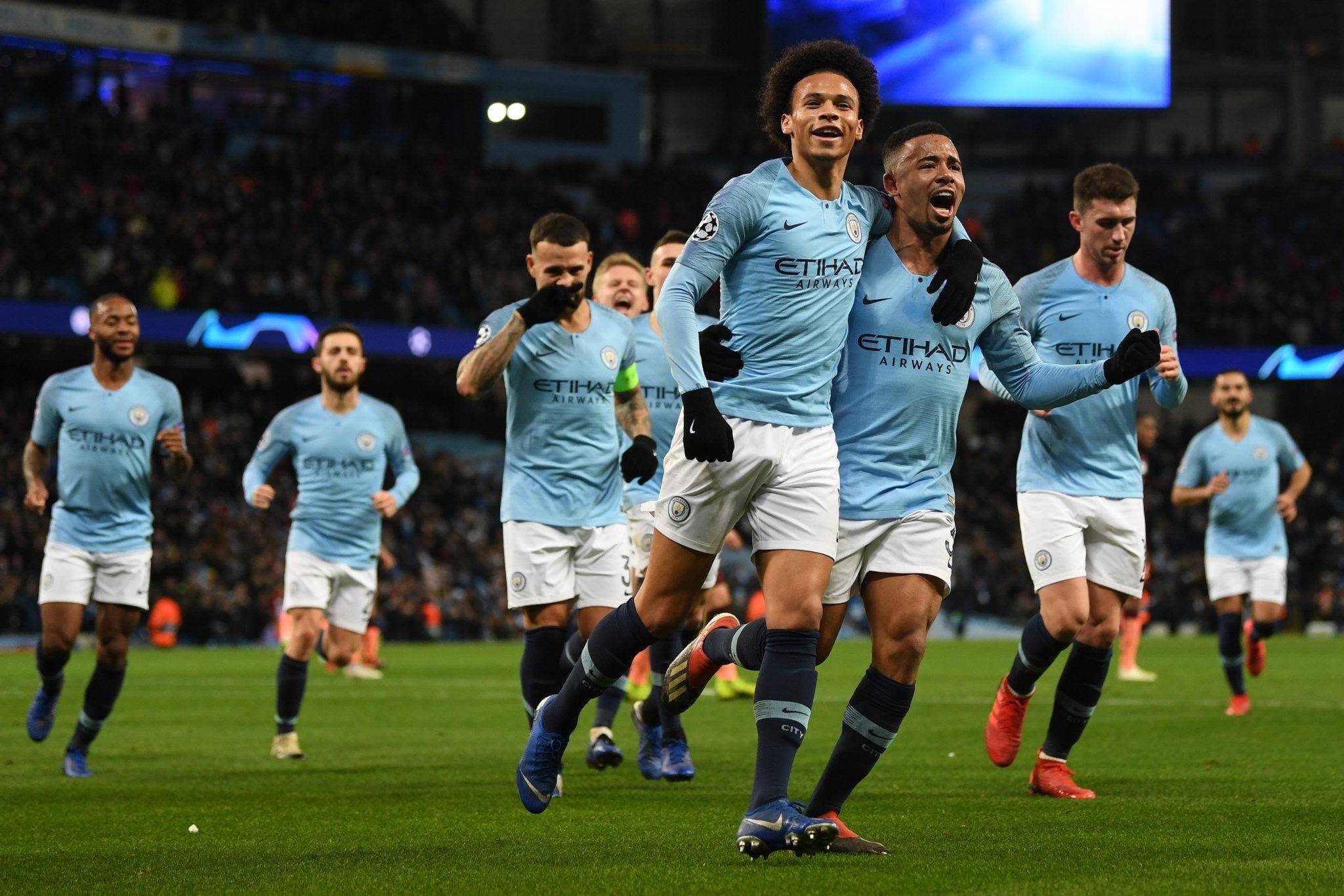 官方：拜仁与小将伦纳特-卡尔&威斯登-迈克完成续约.