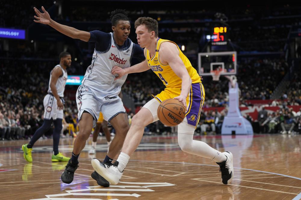 [图]詹姆斯39分浓眉伤停 莫兰特20+5不敌灰熊.