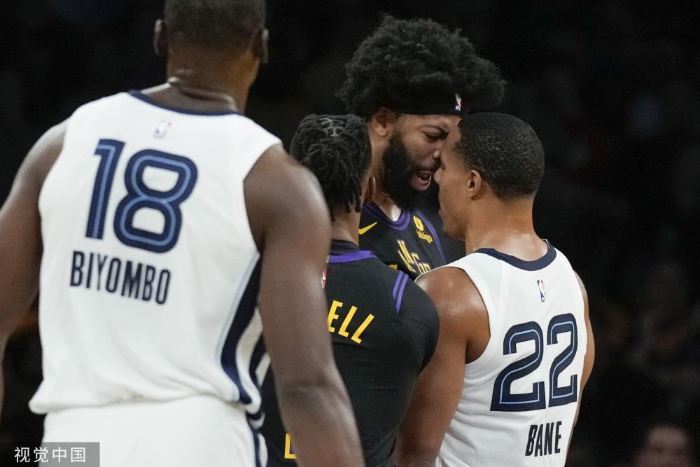 手握球员选项！名记：哈登已重返全明星 他降薪多年值得更大合同.