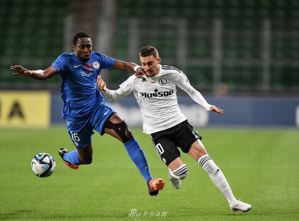 多纳多尼：霍伊伦擅长团队配合，他是那种典型的终结者前锋