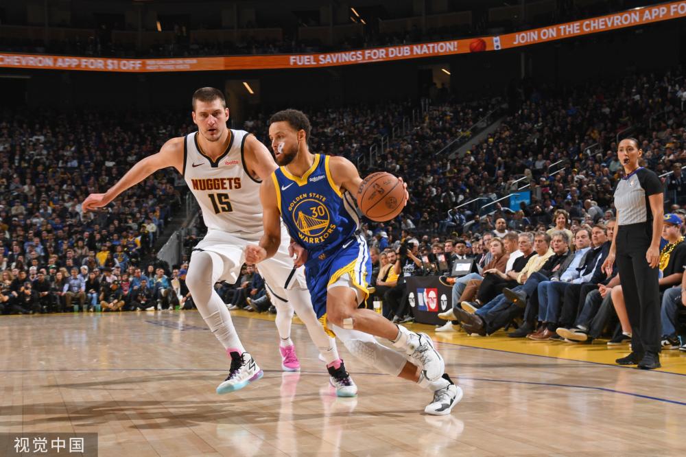 运动的年轻 运动的年轻